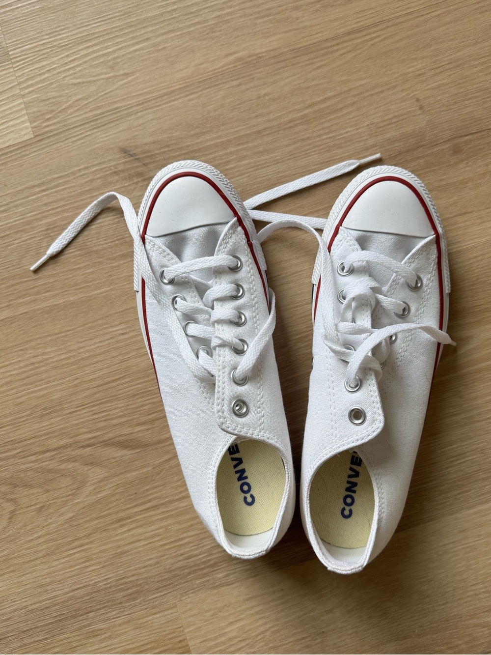 White Converse Chuck Taylor All Star women’s 8